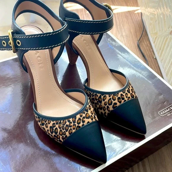 🐆🕶COACH heel 🖤💛 - Picture 2 of 10